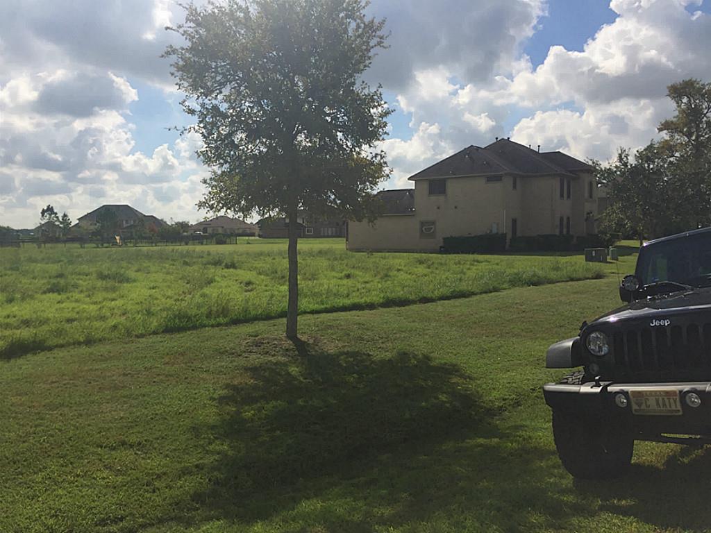 203 Royal Lakes Boulevard, Richmond, TX 77469