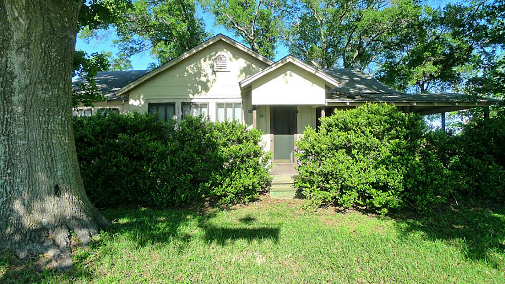 2211 S Highway 36, Sealy, TX 77474