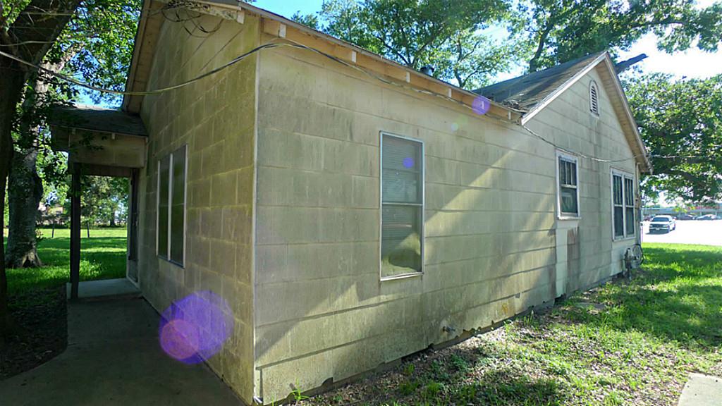 2211 S Highway 36, Sealy, TX 77474