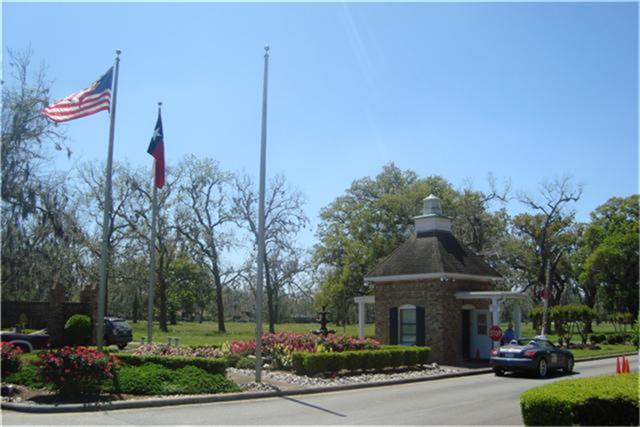 2240 Sunset Oaks Drive, West Columbia, TX 77486