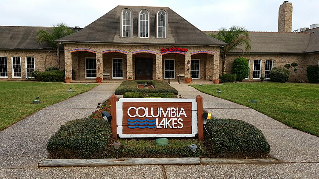 2240 Sunset Oaks Drive, West Columbia, TX 77486
