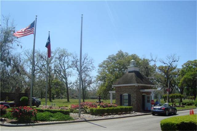 2240 Sunset Oaks Drive, West Columbia, TX 77486