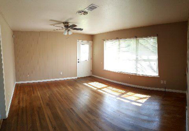200 South Ringgold Street, West Columbia, TX 77486