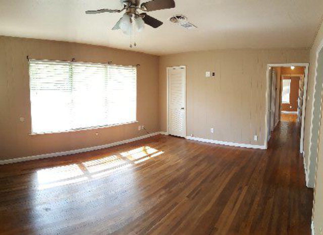 200 South Ringgold Street, West Columbia, TX 77486