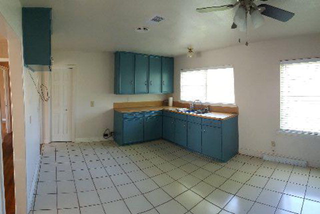 200 South Ringgold Street, West Columbia, TX 77486