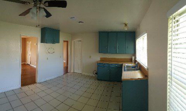 200 South Ringgold Street, West Columbia, TX 77486