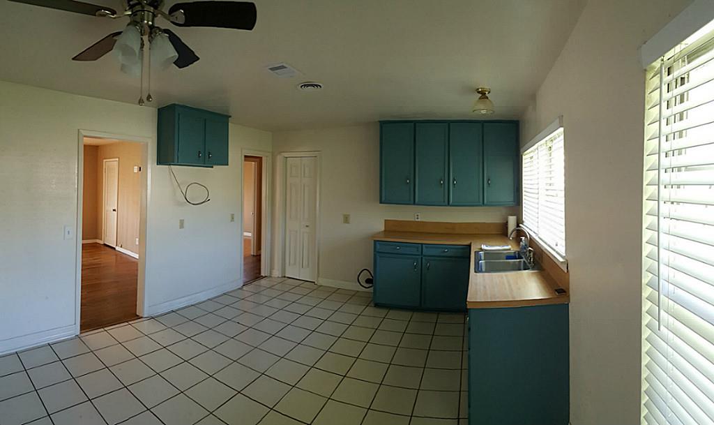 200 S Ringgold Street, West Columbia, TX 77486