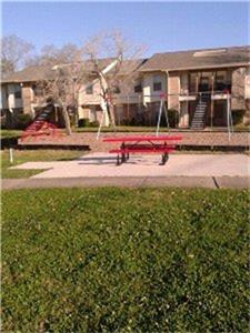 431 Lamar Street, West Columbia, TX 77486