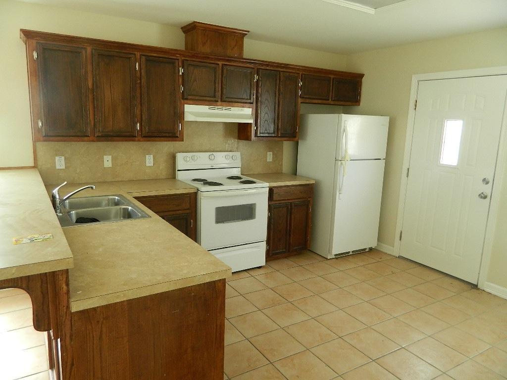 431 Lamar Street, West Columbia, TX 77486