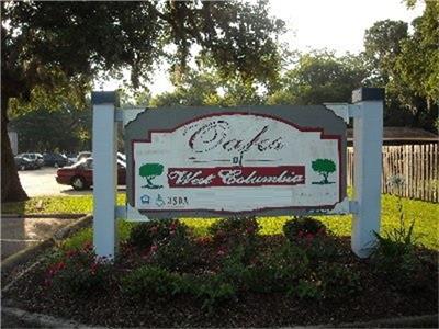 225 S 13th Street, West Columbia, TX 77486