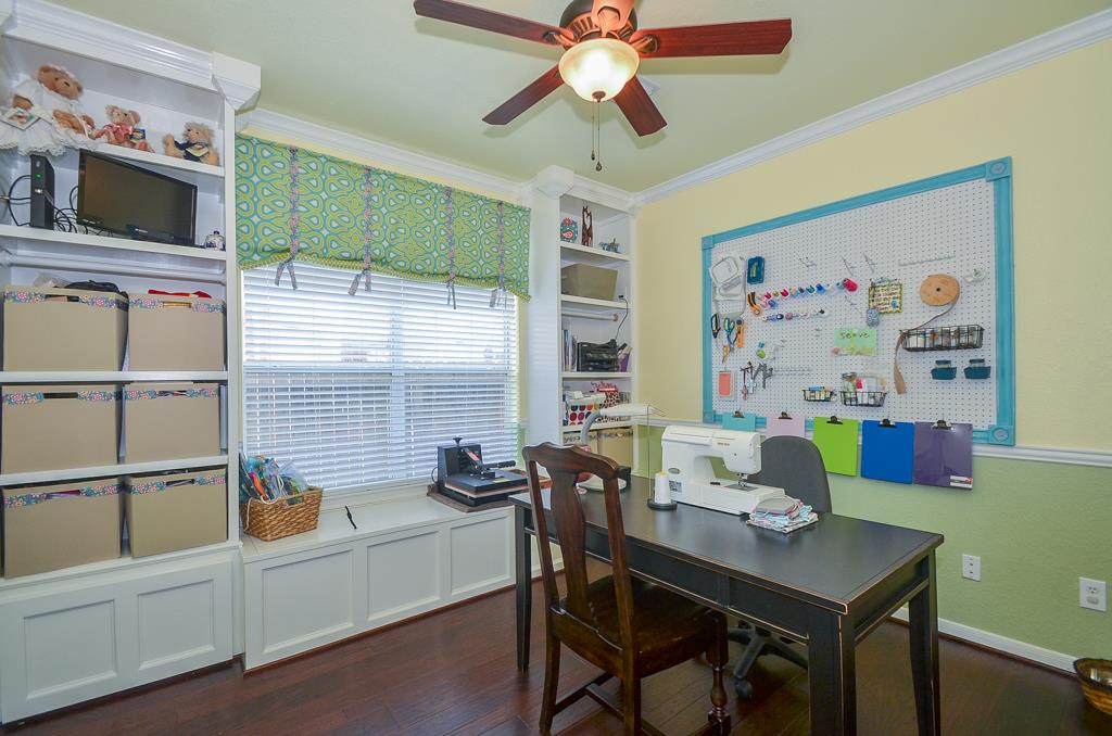 9714 Dusty Manor Lane, Katy, TX 77494