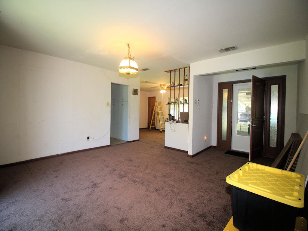 809 Armor Avenue, Pasadena, TX 77502
