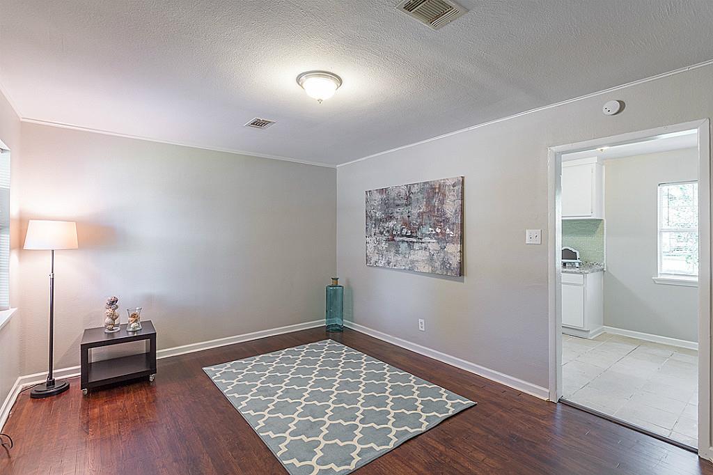 1218 W Hart Avenue, Pasadena, TX 77506