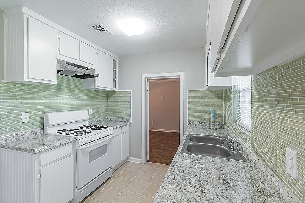 1218 W Hart Avenue, Pasadena, TX 77506