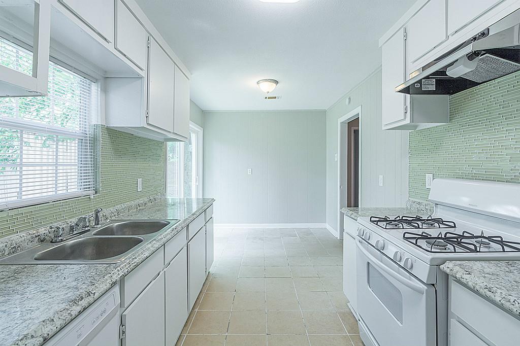 1218 W Hart Avenue, Pasadena, TX 77506