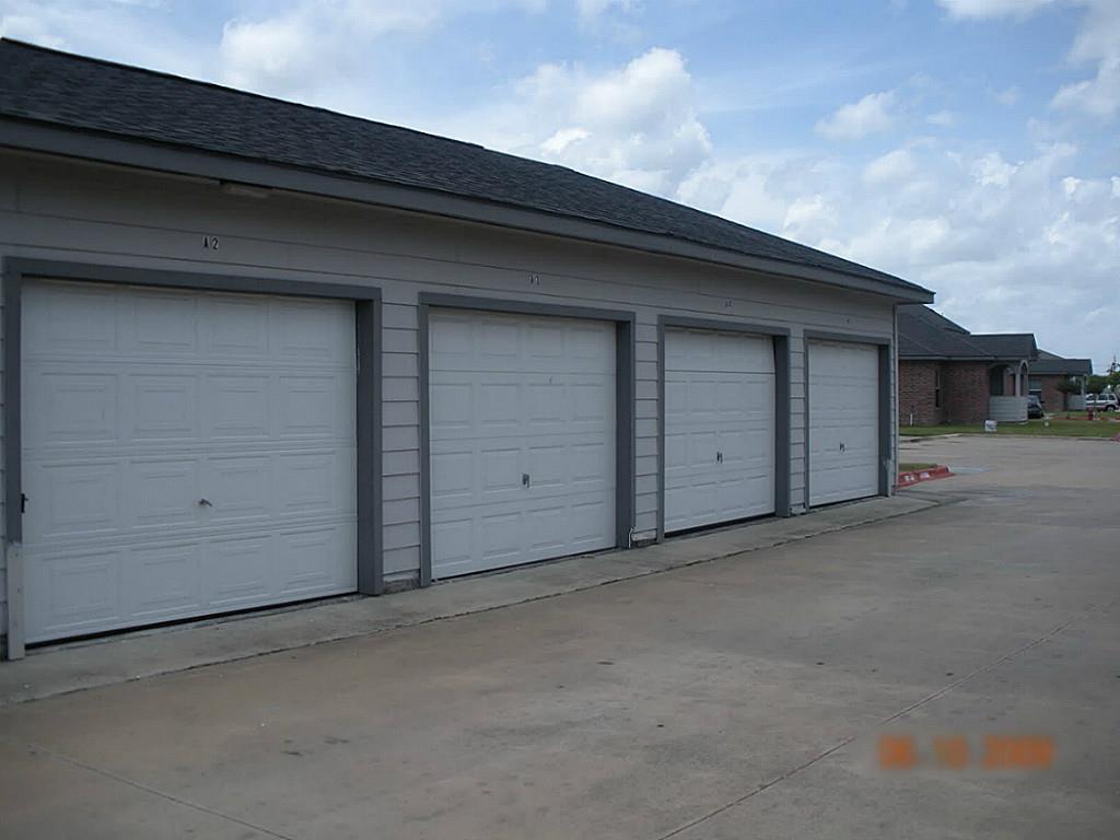 1277 Dickinson Road, Alvin, TX 77511