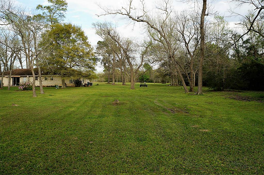 3906 B S Main, Anahuac, TX 77514