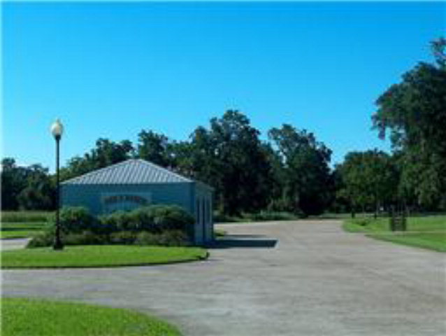 744 WAGON WHEEL TRL, Angleton, TX 77515