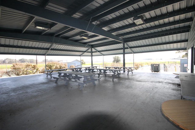 1238 Arabian Ct., Angleton, TX 77515