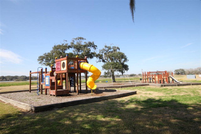 1238 Arabian Ct., Angleton, TX 77515
