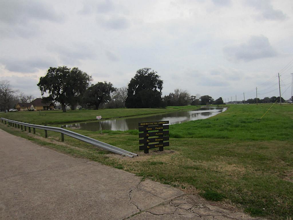 0 Lariat Court, Angleton, TX 77515