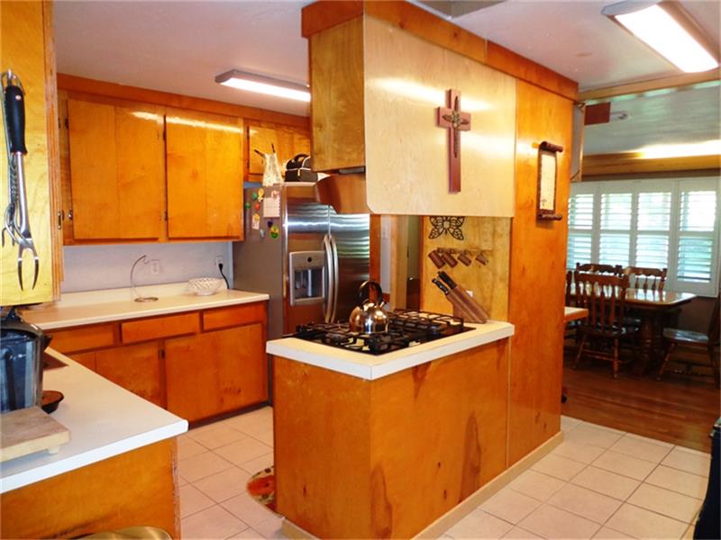 913 Southhampton Road, Angleton, TX 77515