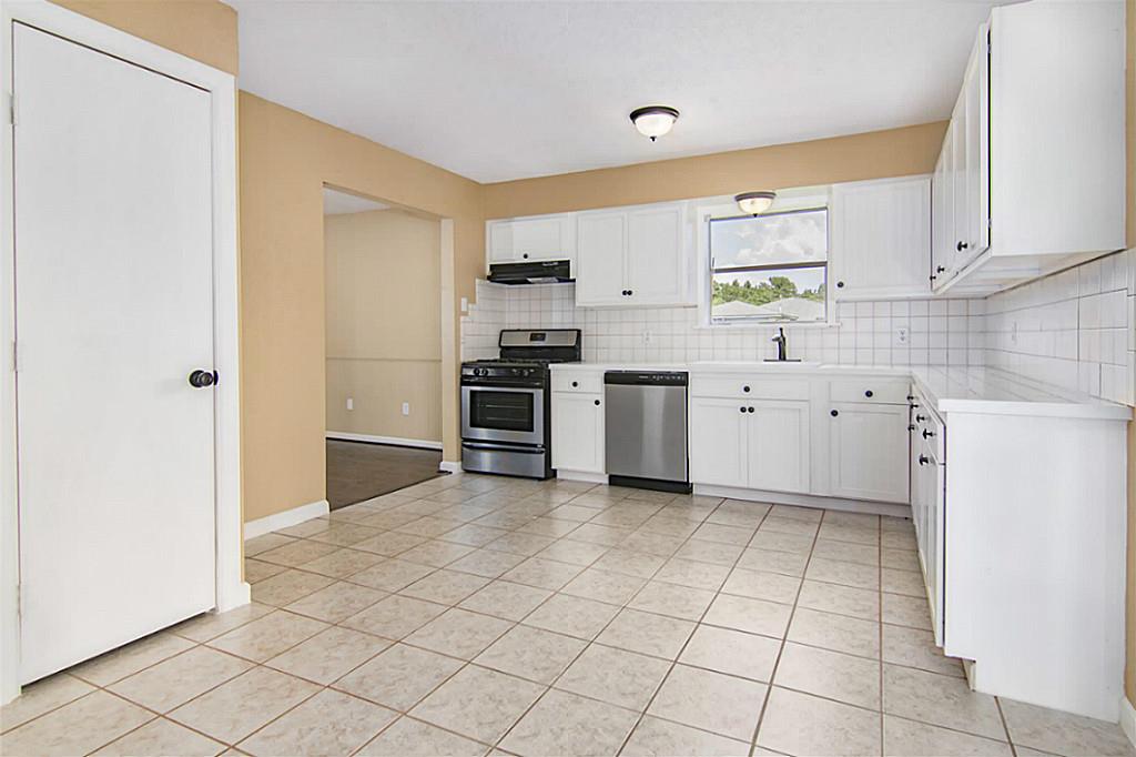 260 Bastrop Street, Angleton, TX 77515