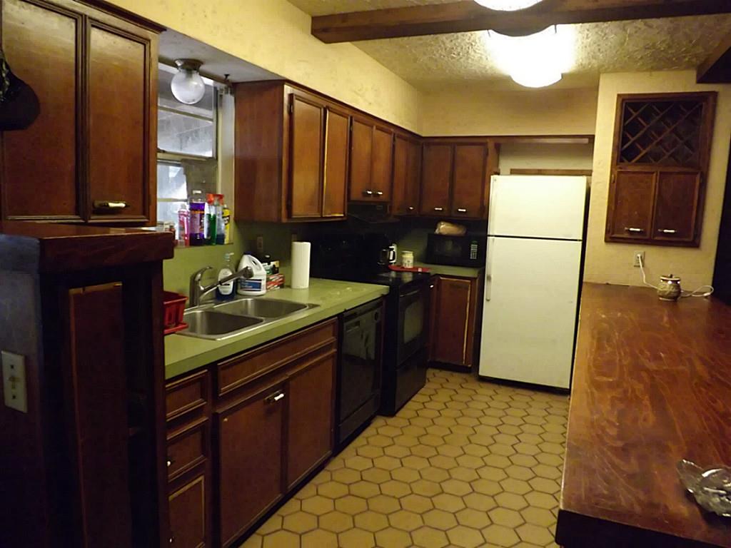3322 Derrick Street, Bacliff, TX 77518
