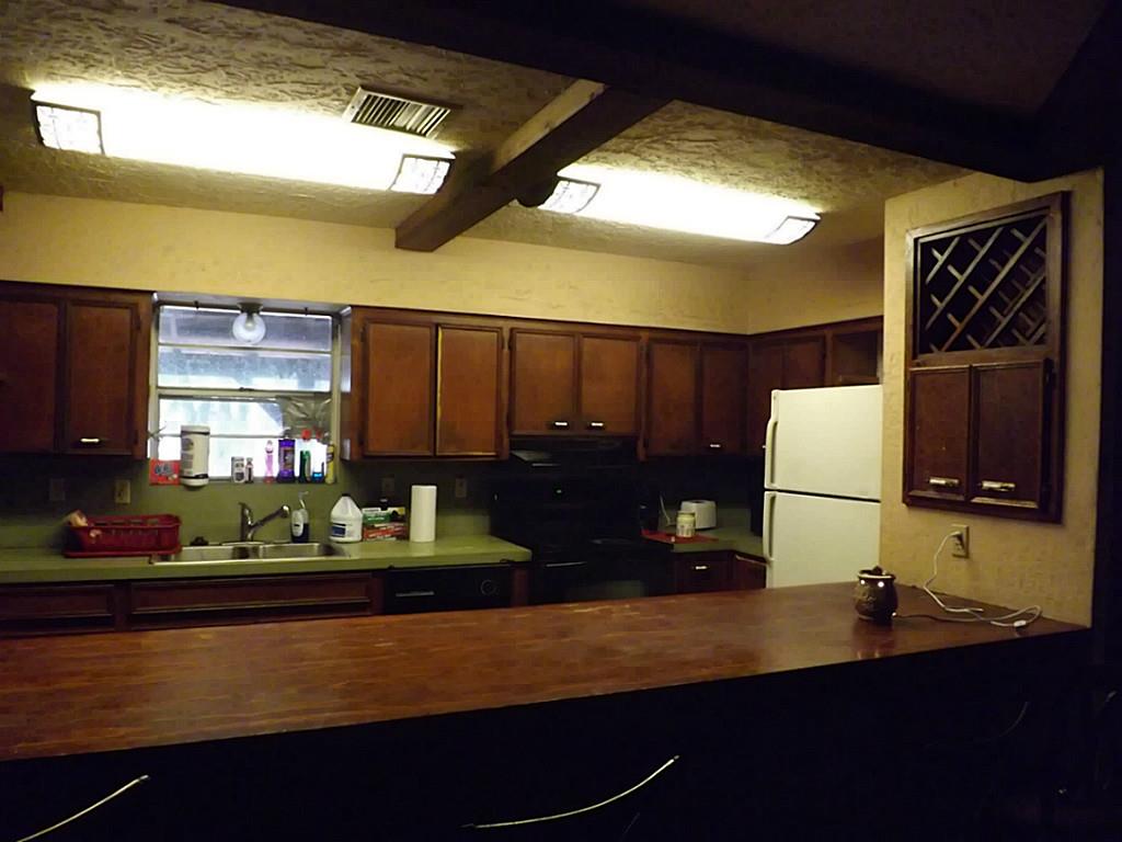 3322 Derrick Street, Bacliff, TX 77518