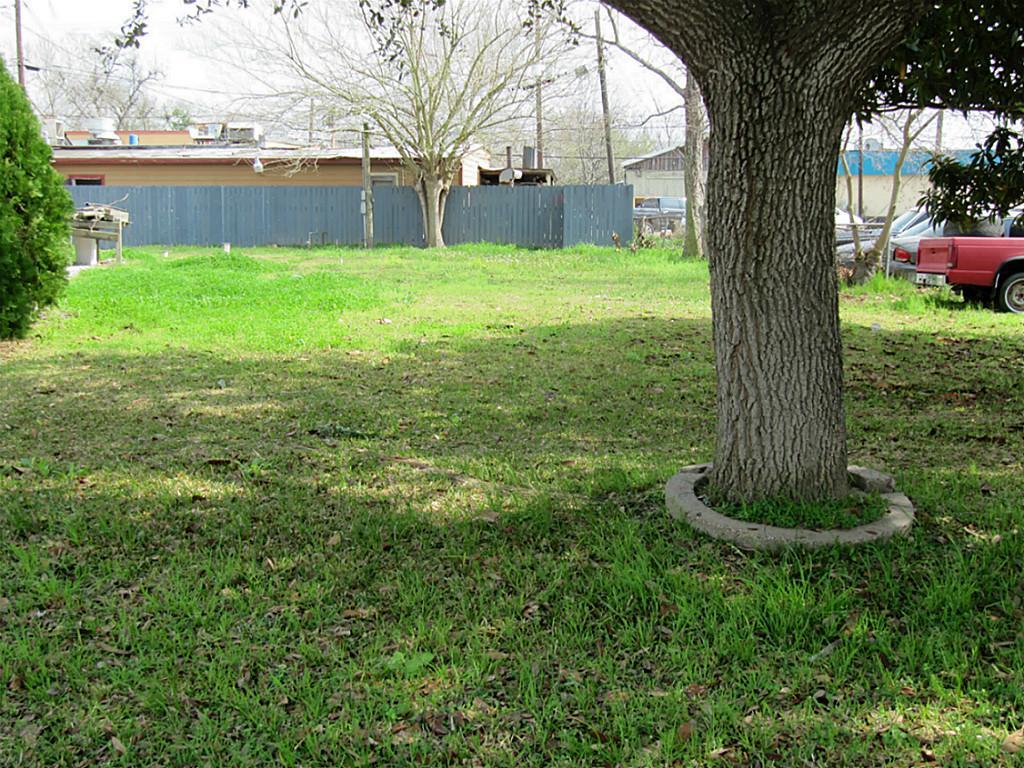 1010 N Commerce Street, Baytown, TX 77520