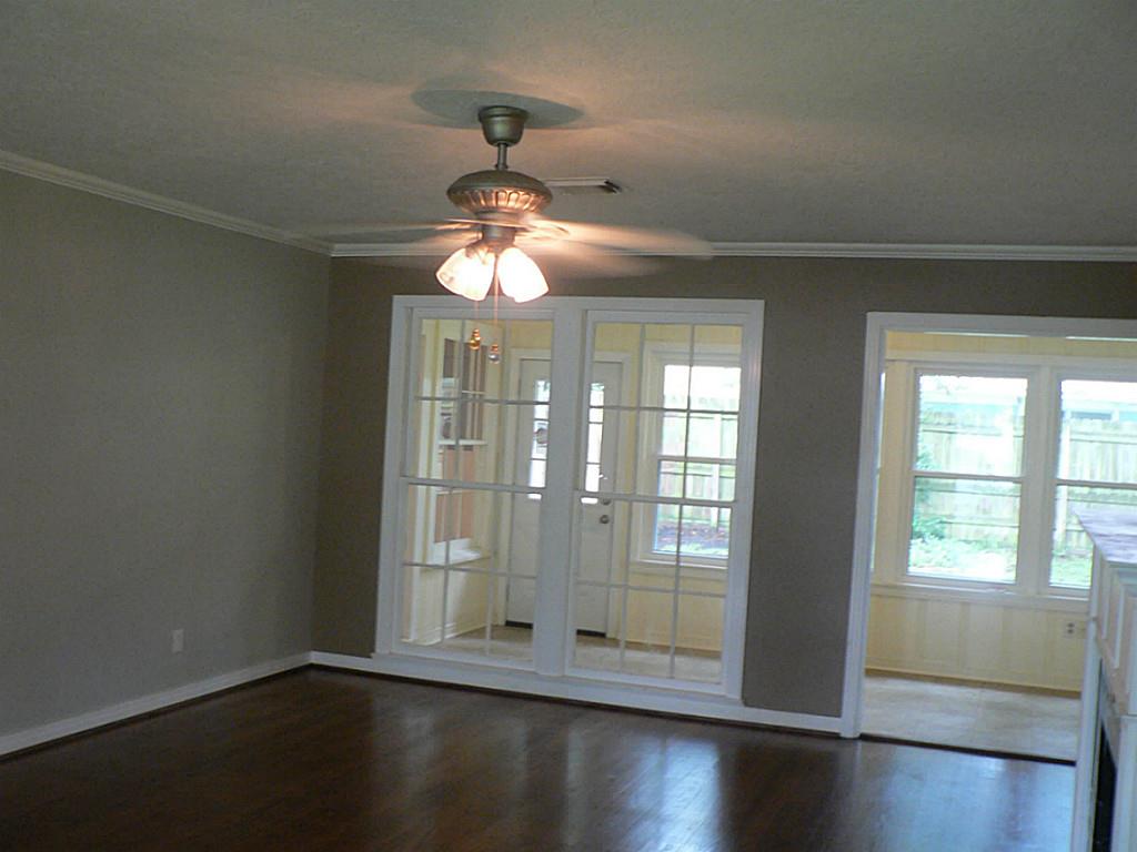 704 W James Street, Baytown, TX 77520