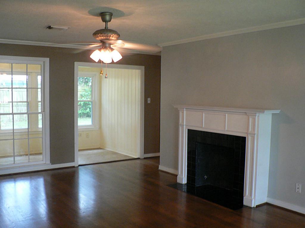 704 W James Street, Baytown, TX 77520