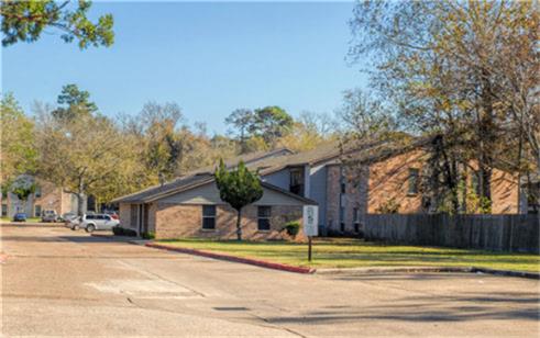 1907 N Winfree, Dayton, TX 77535