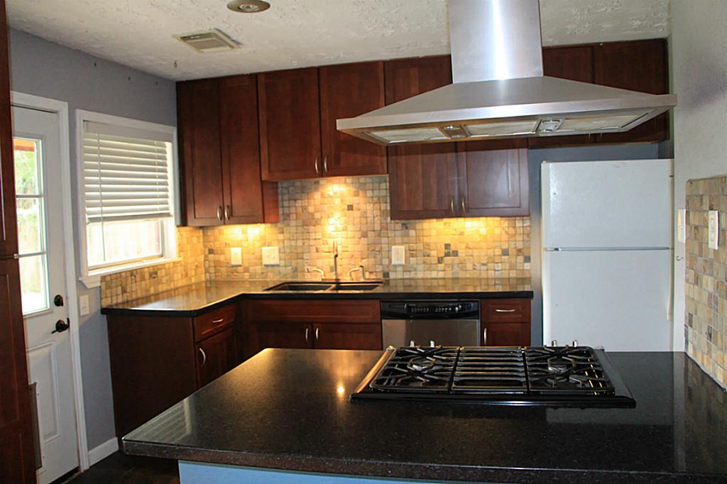 409 E 2nd Street, Deer Park, TX 77536