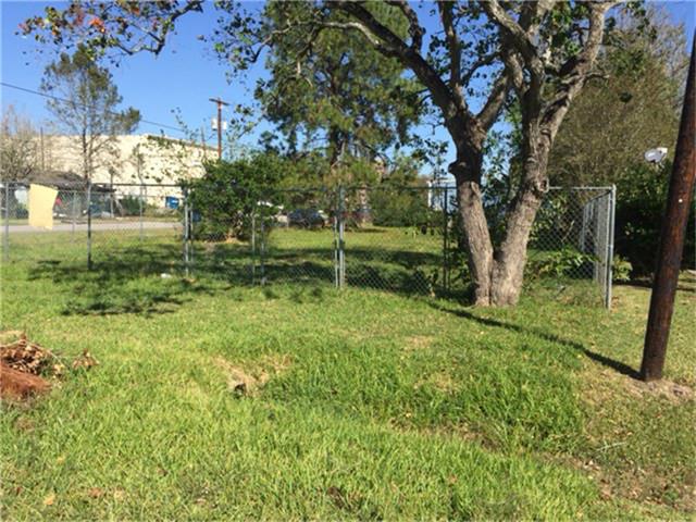2301 W 23rd Street, Dickinson, TX 77539