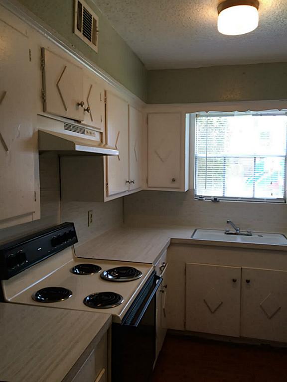 600 Deats, Dickinson, TX 77539