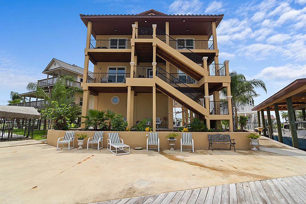 12 Kingfish Lane, Freeport, TX 77541
