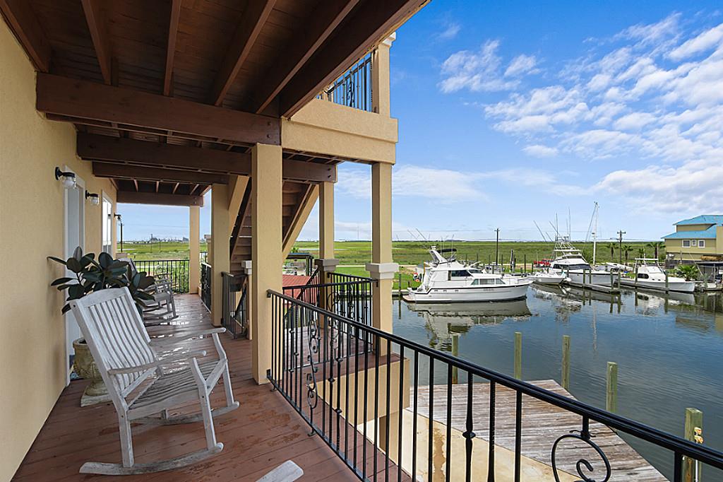 12 Kingfish Lane, Freeport, TX 77541