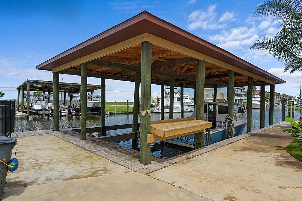 12 Kingfish Lane, Freeport, TX 77541