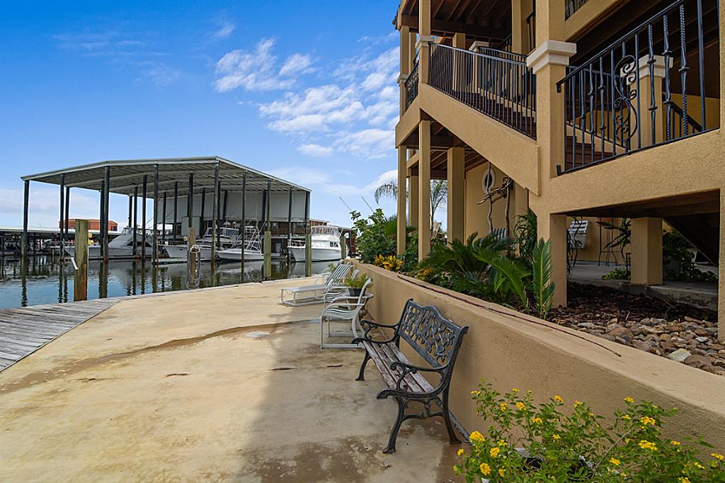 12 Kingfish Lane, Freeport, TX 77541