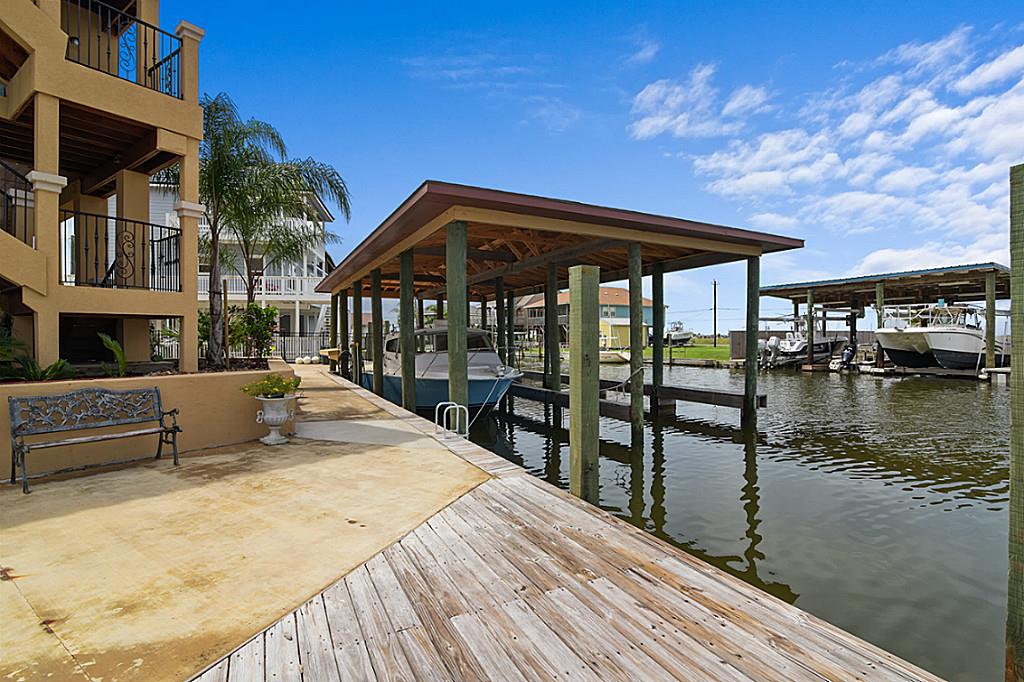 12 Kingfish Lane, Freeport, TX 77541