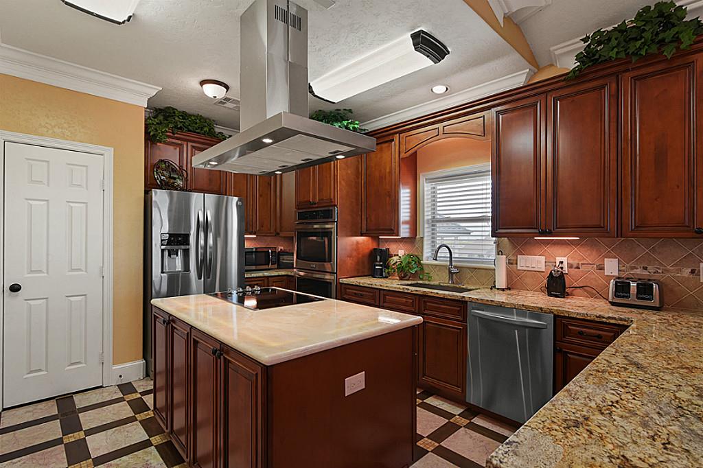 12 Kingfish Lane, Freeport, TX 77541