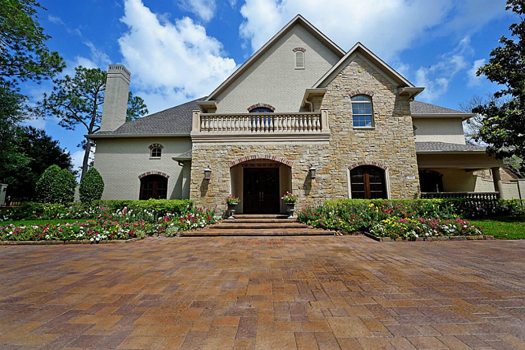1010 Tall Pines Drive, Friendswood, TX 77546