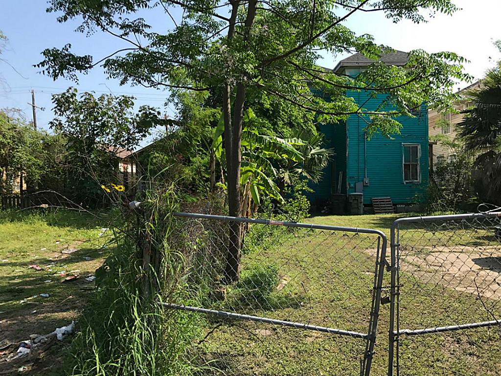 2718 Ave L, Galveston, TX 77550