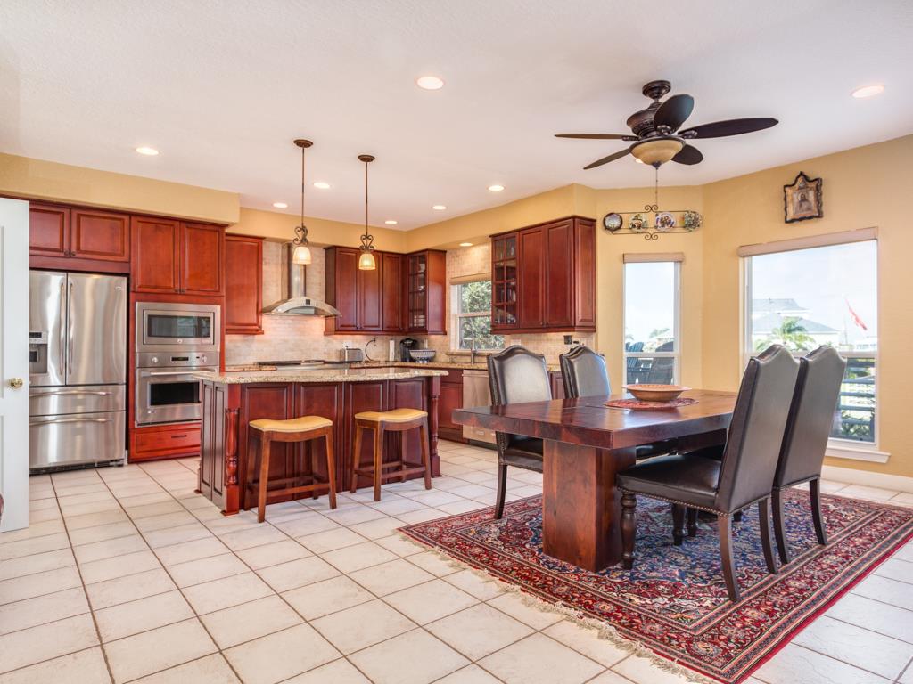4239 Santiago Circle, Galveston, TX 77554