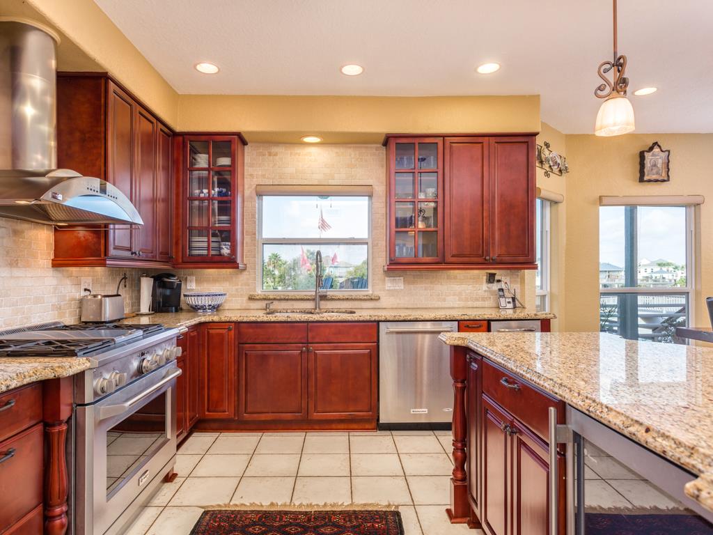 4239 Santiago Circle, Galveston, TX 77554