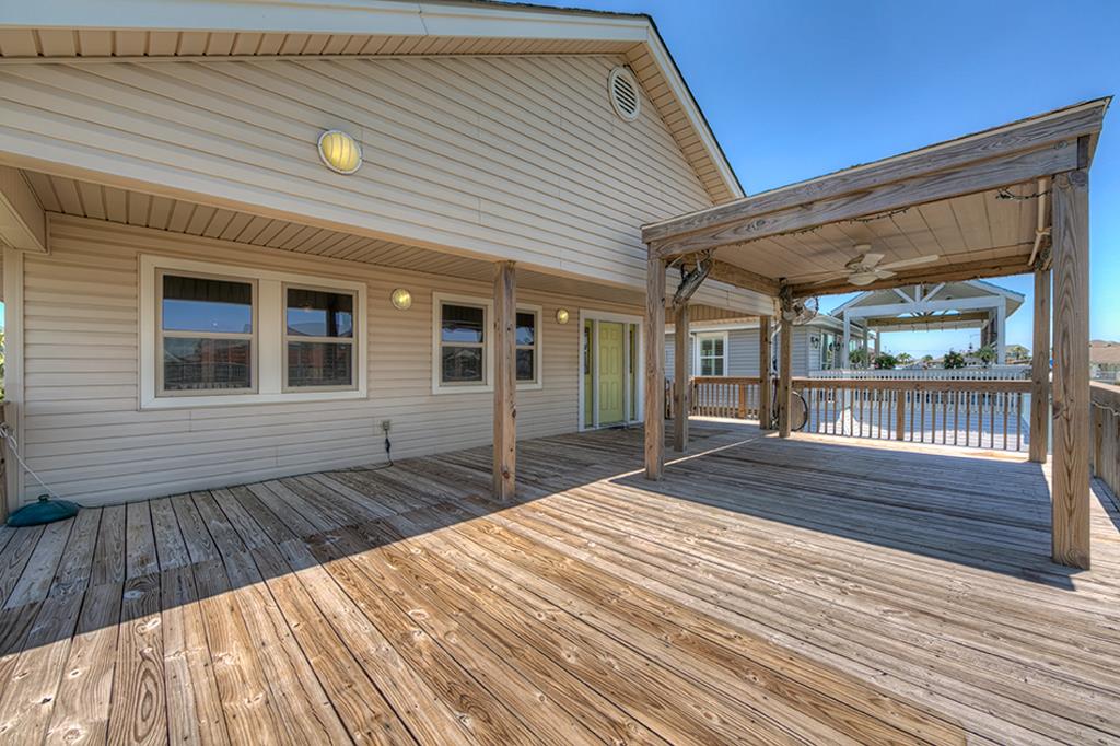333 Tahiti Road, Tiki Island, TX 77554