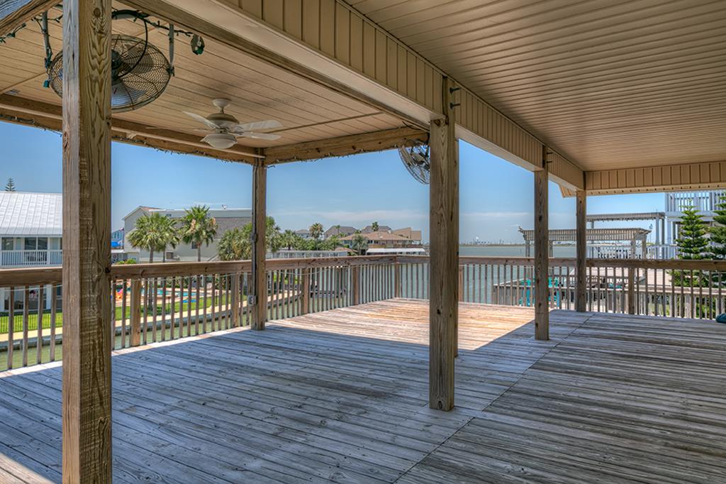 333 Tahiti Road, Tiki Island, TX 77554