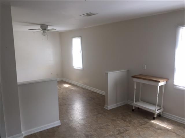 105 Clear Lake Road, Highlands, TX 77562