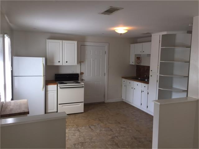 105 Clear Lake Road, Highlands, TX 77562
